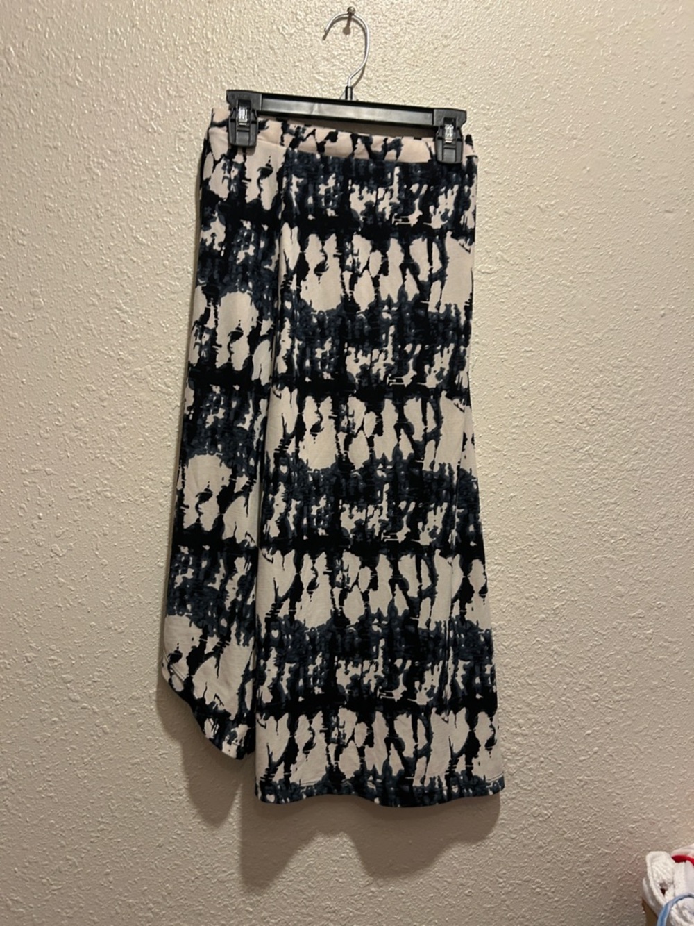 Women's Asymmetric Tie-Dye Midi Skirt - Black & White - Picture 3 of 4